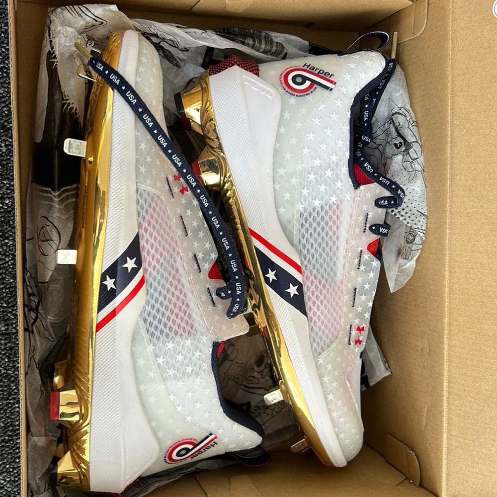 Brand new in the box, metal cleats, size 11 UA HARPER 6 Low USA ST